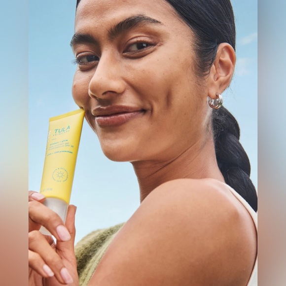 TULA Protect + Glow Daily Sunscreen Gel SPF 30 - Picture 2 of 9